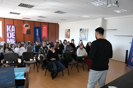 Fakültemizde Genç Eğitimciler Topluluğumuzun Organizasyonuyla Eurodesk Bilgilendirme Toplantısı Gerçekleştirildi